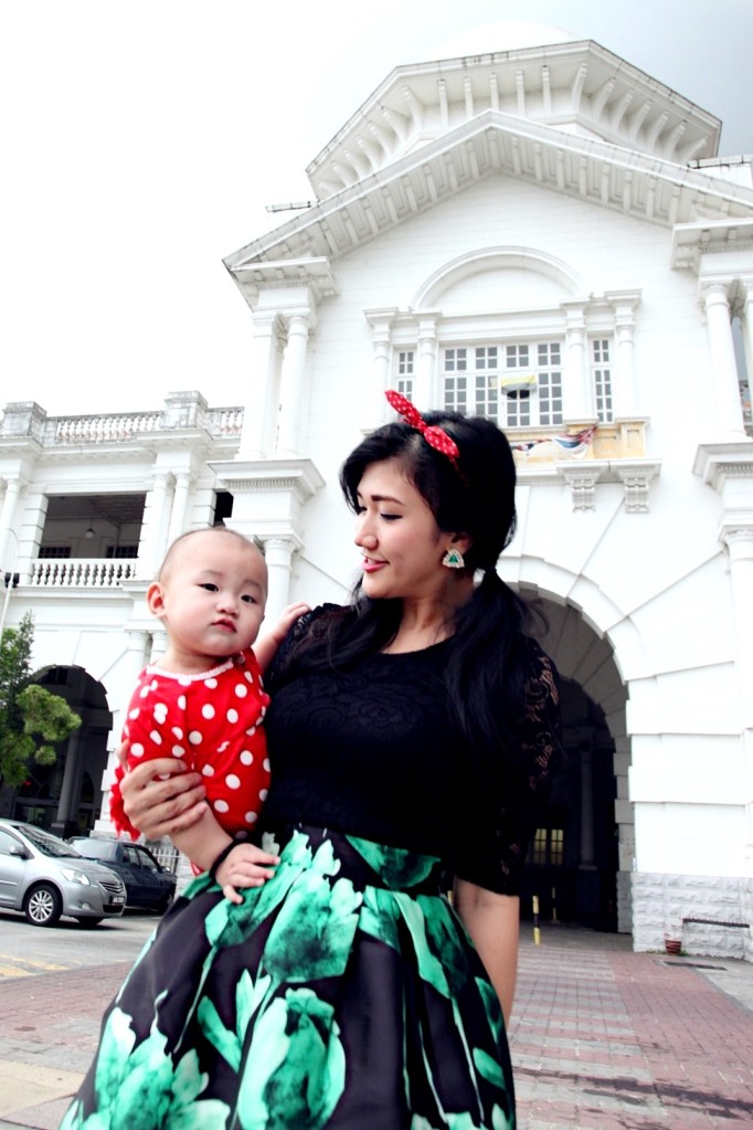 Mother and Baby Green Dress Ipoh Train Station 11
